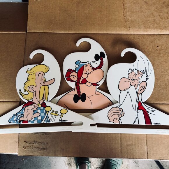 *RARE* 1971 Vtg Astérix Plastic Hangers – Obélix, Abraracourcix, Assurancetourix - Picture 2 of 6